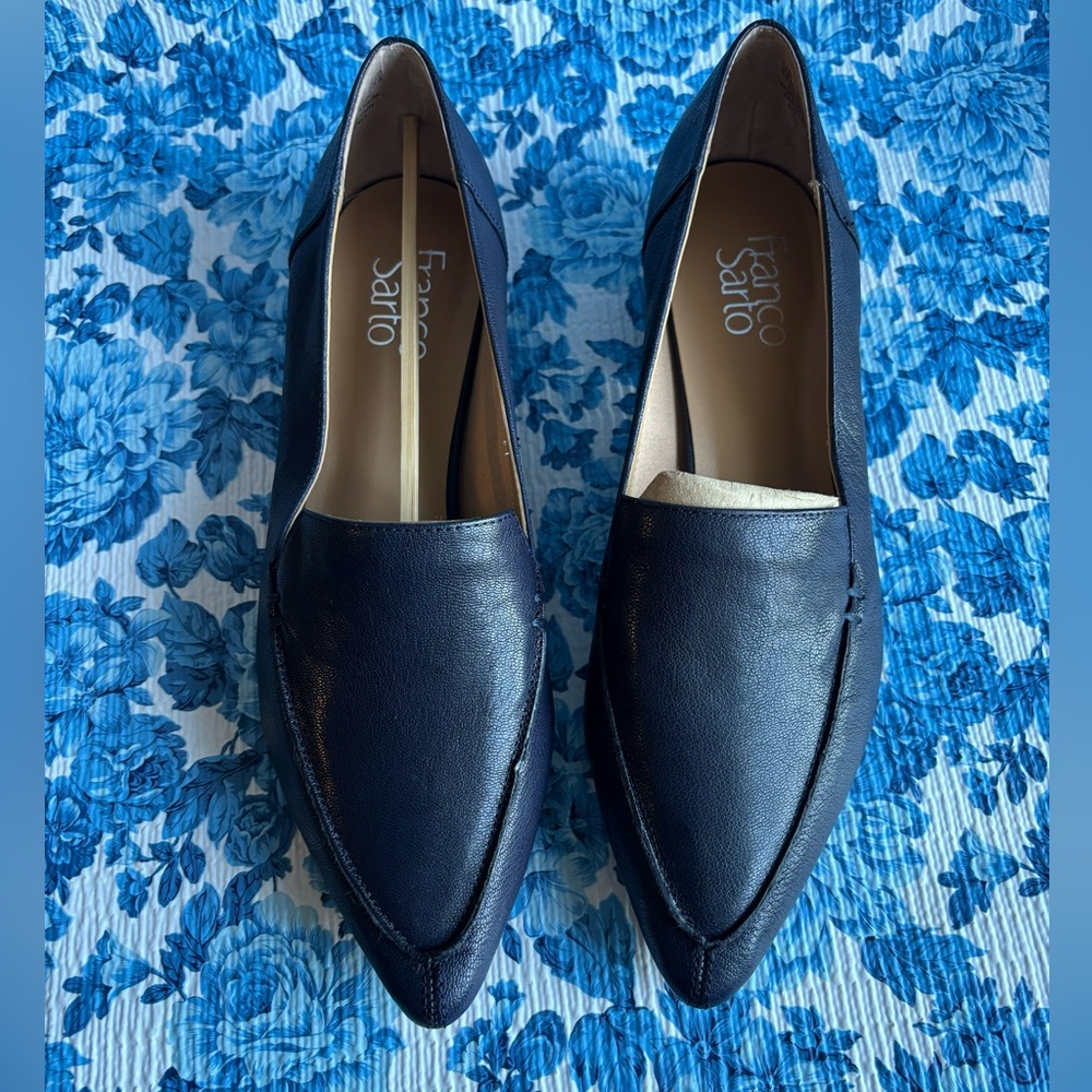 *NAVY* NWT Franco Sarto Starland leather flats